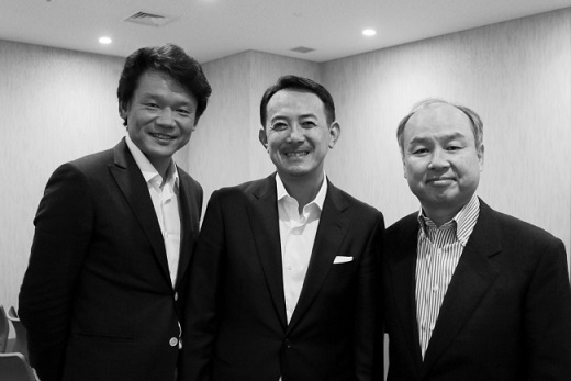2018年6月25日、代表取締役社長に就任した川邊健太郎氏（中央）左は宮坂学取締役会長、右は孫正義ソフトバンクグループ代表取締役会長兼社長